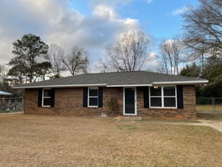 1215 Antioch Rd, Albany, GA 31705