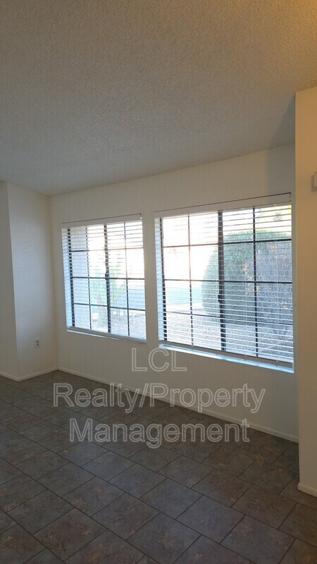 26661 Braddock Rd, Sun City, CA 92586 - photo 7