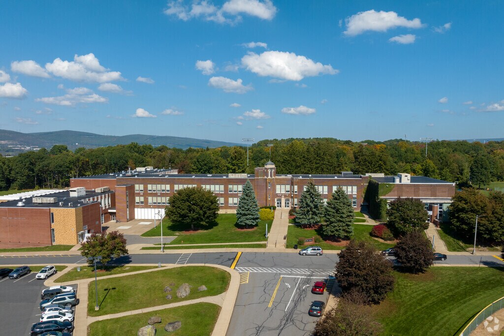 Dunmore Junior-Senior High School serves with excellence in the Dunmore area.