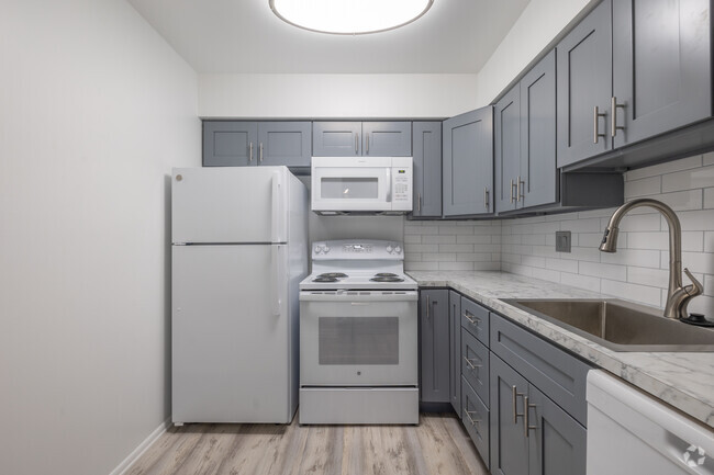 2BD, 1BA - 845SF - Kitchen