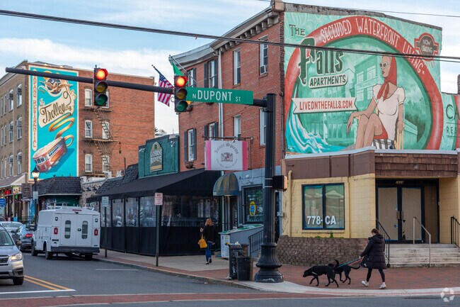 Trolley Square has plenty of restaurants and shopping near Highlands.