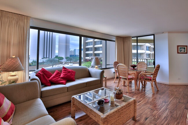 Discovery Bay Center unit 3318, Honolulu, HI 96815 - photo 3