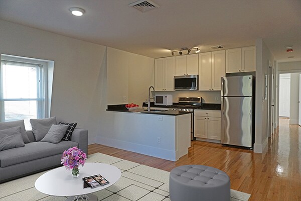 4 Osgood St unit 3, Somerville, MA 02143 - photo 1