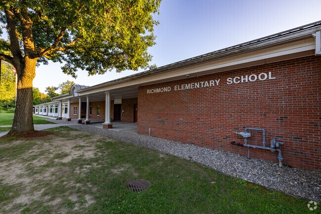 Richmond Elementary School in Richmond is a family-oriented school serving grades K-4.