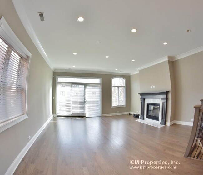 882 W Lill Ave unit 880, Chicago, IL 60614 - photo 3