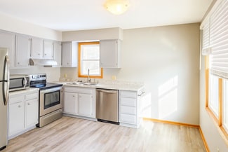 226 Oneida St, Delafield, WI 53018