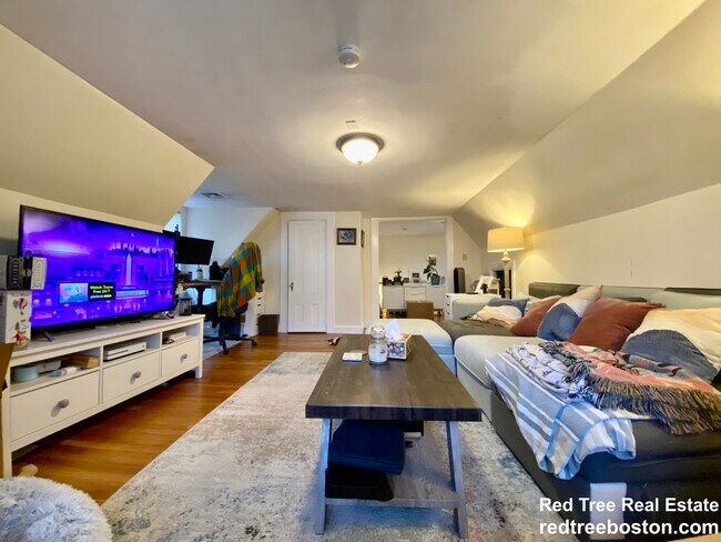 24 Grovenor Rd unit 4, Jamaica Plain, MA 02130 - photo 4