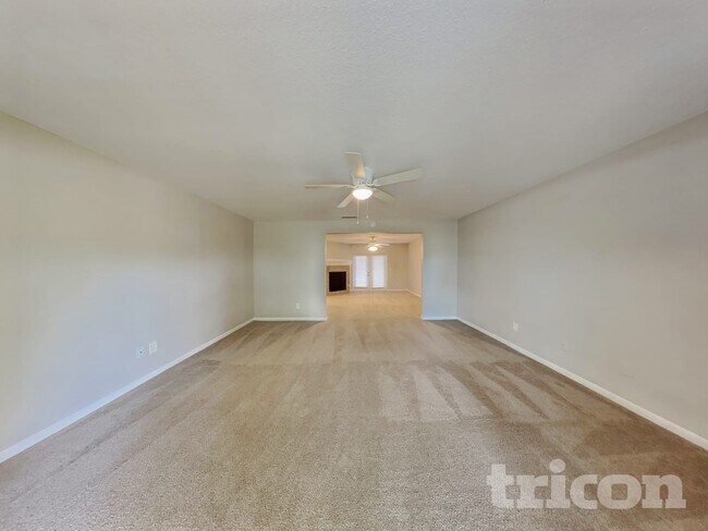 2018 Whispering Sands Ct, Dover, FL 33527 - photo 2