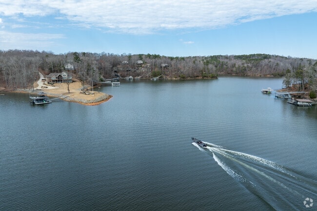 Explore the lake lifestyle at Smith Lake in Cullman.