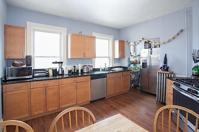 3 Kinnaird St unit 3, Cambridge, MA 02139 - photo 2