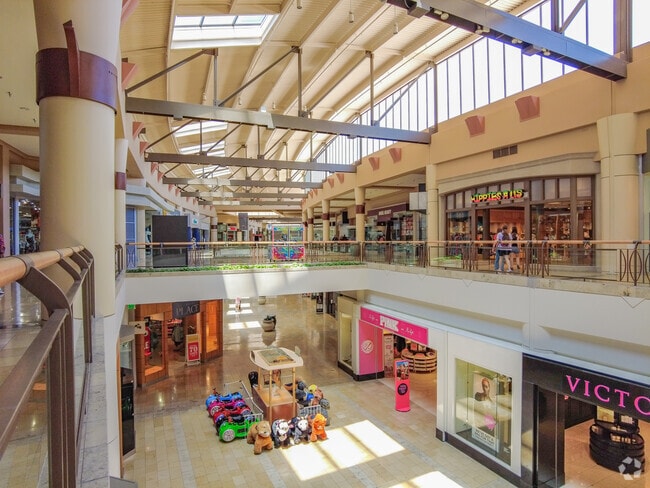 Superstition Springs Center in Mesa, AZ offers shopping, restaurants and family amenities.