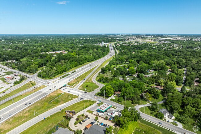 Platte Woods offers commuting convenience, excellent schools and pleny of shopping.