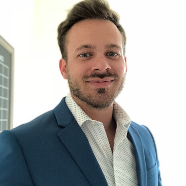 Agent Photo