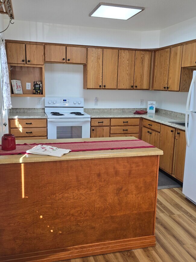 12103 Viewpoint Dr unit A, Lakewood, CO 80401 - photo 5