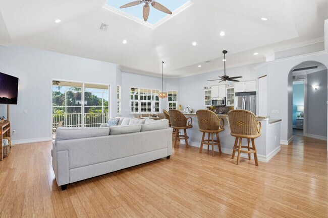 3011 Pine Tree Dr unit ID1364127P, Bonita Springs, FL 34134 - photo 3