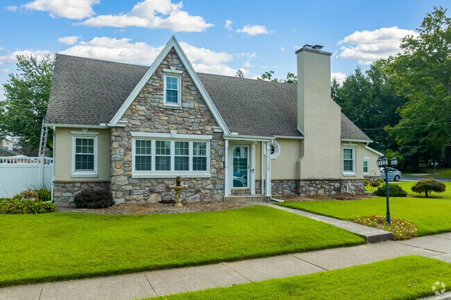 More modern homes are sprinkled throughout Hummelstown.