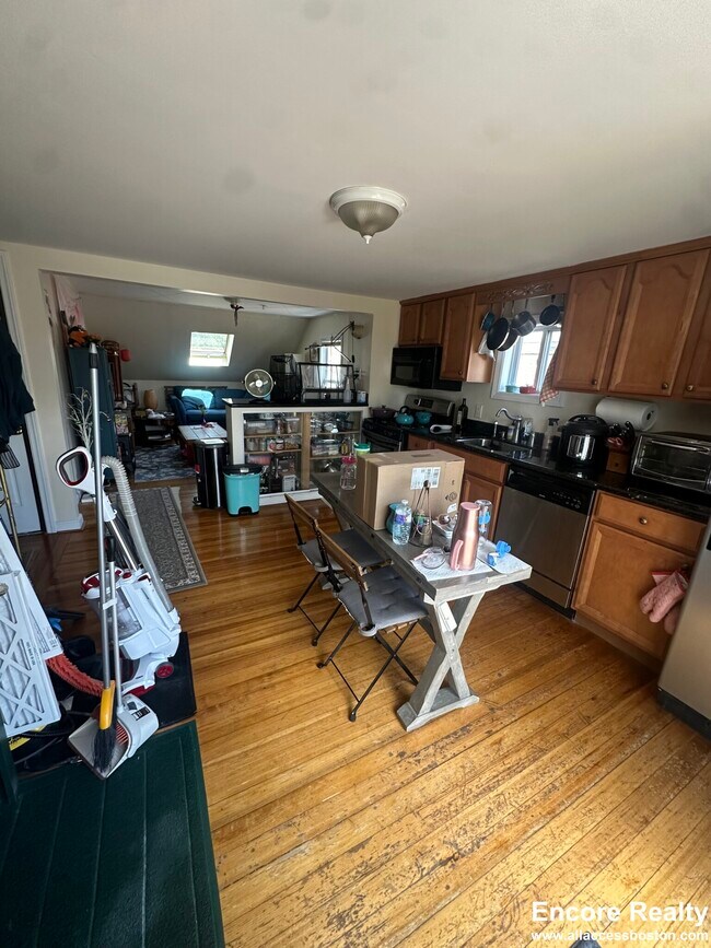 5 Clyde St, Somerville, MA 02145