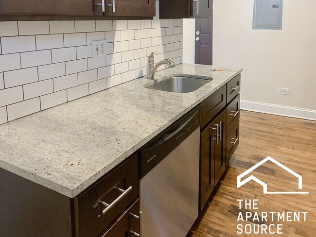 857 W Cornelia Ave unit 3S, Chicago, IL 60657 - photo 2