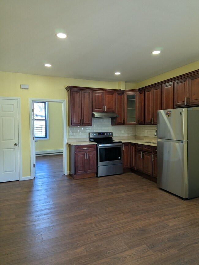 135 Montgomery Ave Unit 2nd FL, Staten Island, NY 10301