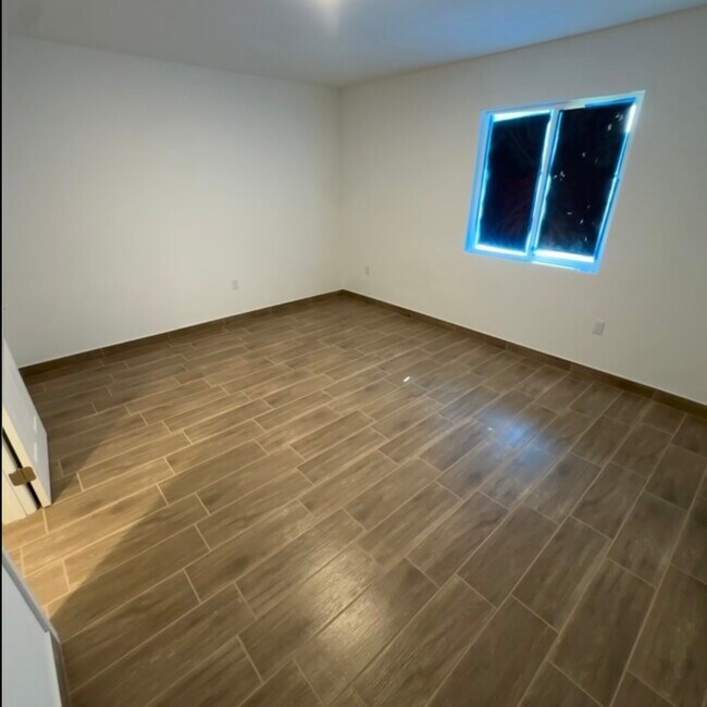 1128 Jefferson St, Bakersfield, CA 93305 - photo 5