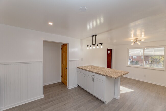 3203 Hebron Dr, Pittsburgh, PA 15235 - photo 5