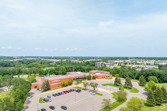 The student-teacher ratio at Jonathan Elementary in Chaska is 18:1, matching the district.