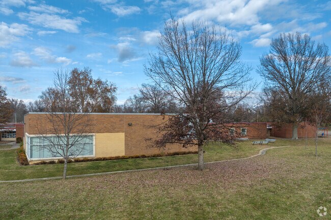 Bowen Elementary School scored a B on niche.com.