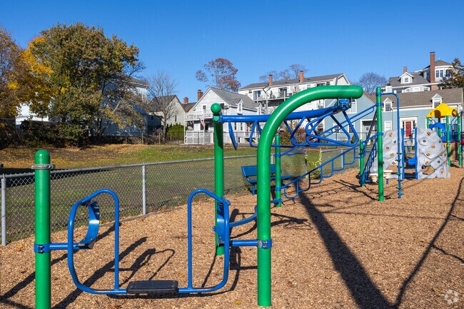 Hadley Elementary School has an overall grade of A- on Niche.