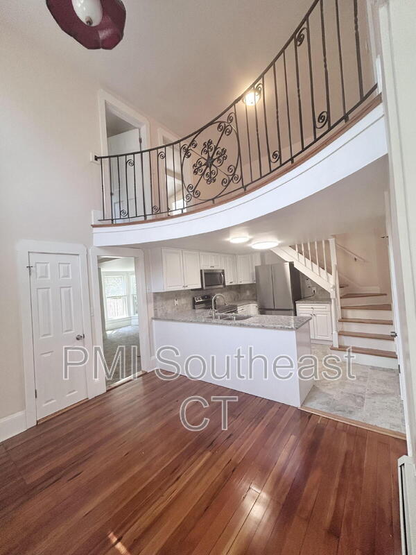 32 Starr St, New London, CT 06320 - photo 7