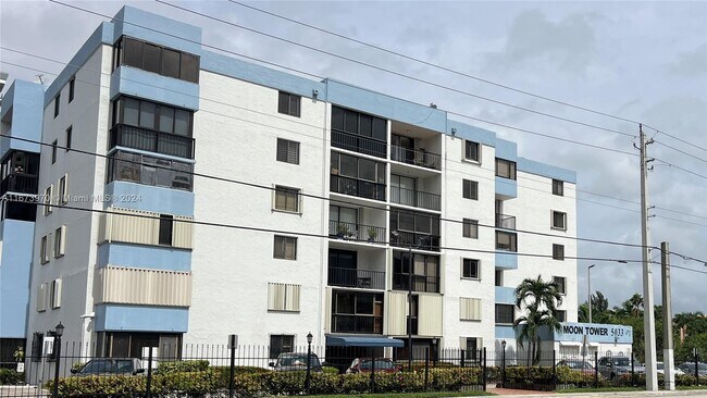 Moon Tower unit 508, Miami, FL 33126 - photo 2