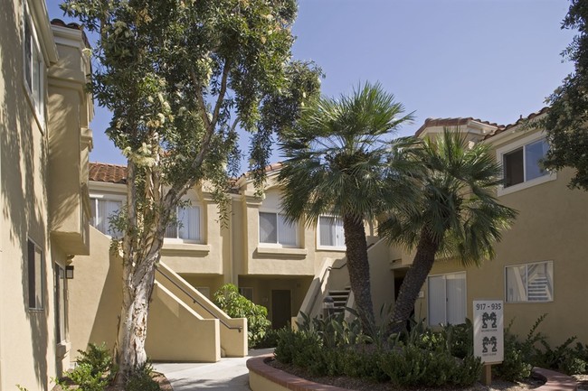 San Paulo Apartment Homes - Irvine, CA