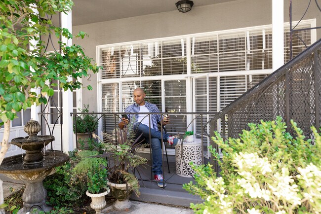 1119 N Sweetzer Ave unit 11, West Hollywood, CA 90069 - photo 3