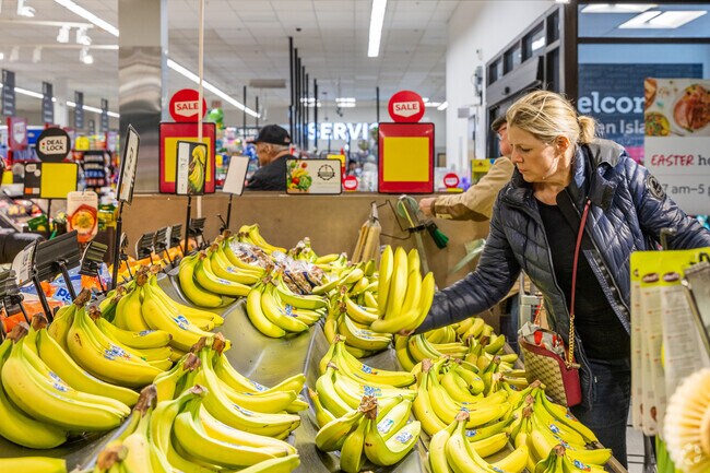 Stop&Shop is one of the largest supermarkets in Great Kills.