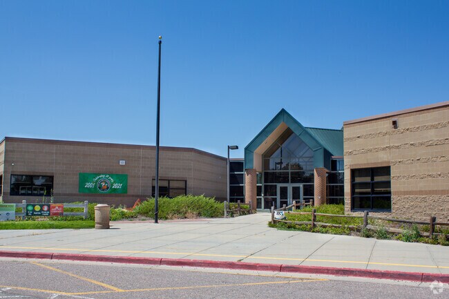 Fox Hollow Elementary is a highly rated, public school near The Farm-Arapahoe.