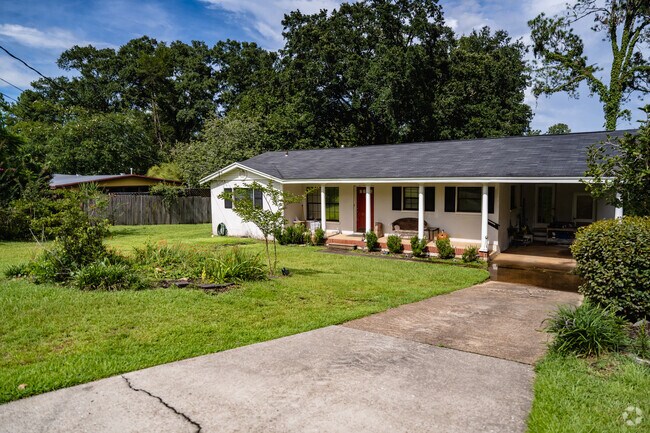 Ranch homes are a common style in Governor's Square communities.