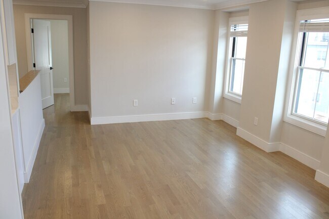 303 Maverick St unit 4, Boston, MA 02128 - photo 5