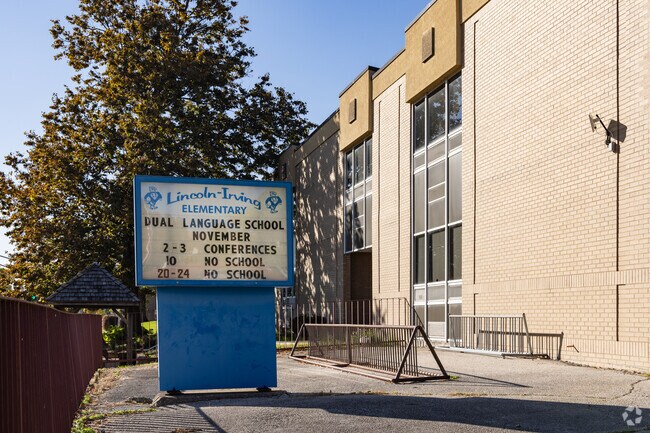 Lincoln-Irving Elementary serves Stephens Park and offers classes taught in Spanish and English.