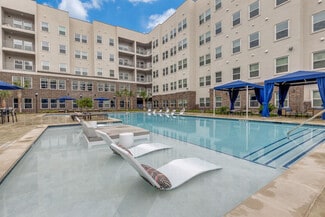 714 N Holiday Dr, Galveston, TX 77550