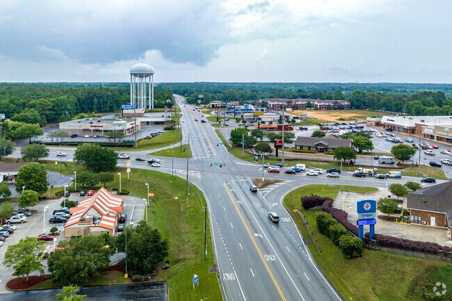 Yorkwood residents have great food options and convenient restaurants.