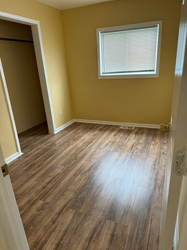 11603 Mitchell St unit 1F, HamtraMcK, MI 48212 - photo 4