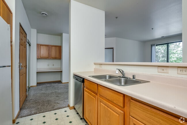 2BR, 2BA - 991SF - Kitchen