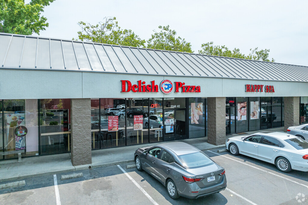 Delish Pizza has delicious pizza available in Sun River.