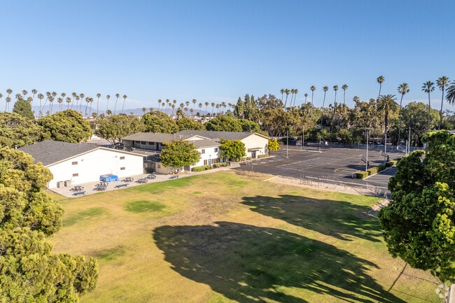 New Harvest Christian School received a C+ from Niche.