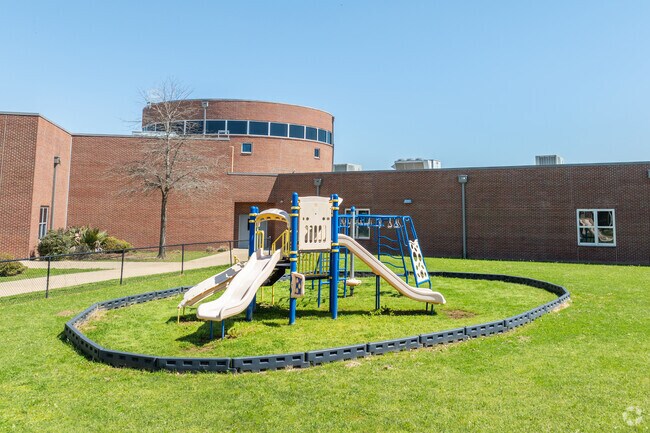 Huey L. Porter Middle School  serves students in grades 6 through 8th grade.