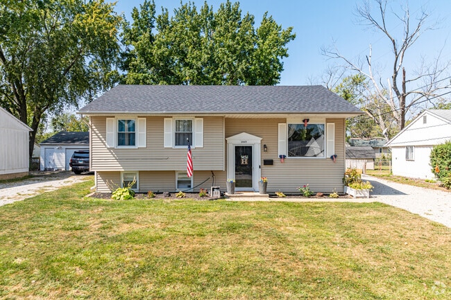 Split-level homes are a popular choice found in the Muffley community of Decatur, IL.