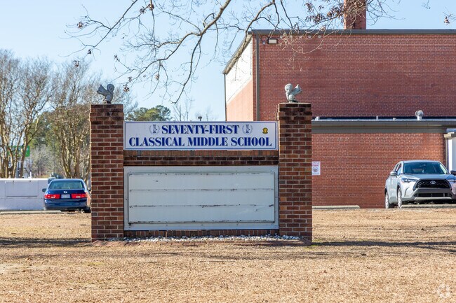 Seventy-First Classical Middle School serves the greater fayetteville area.