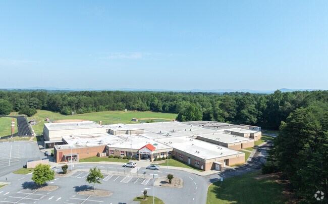 The student population of Harry M Arndt Middle is 652 and the school serves 7-8.