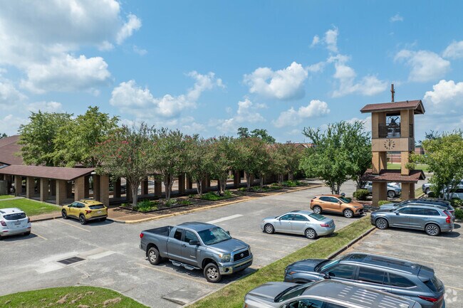 Our Lady's School has an average class size of 18 students.