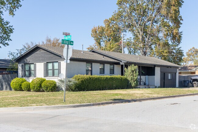 Expertly manicured landscaping and well-maintained homes show the sense of pride in Rosewood.