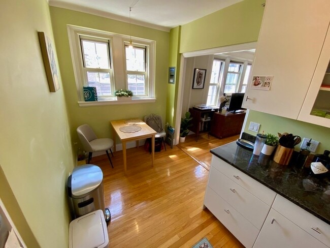 Warwick Condos unit 644, Brookline, MA 02446 - photo 4